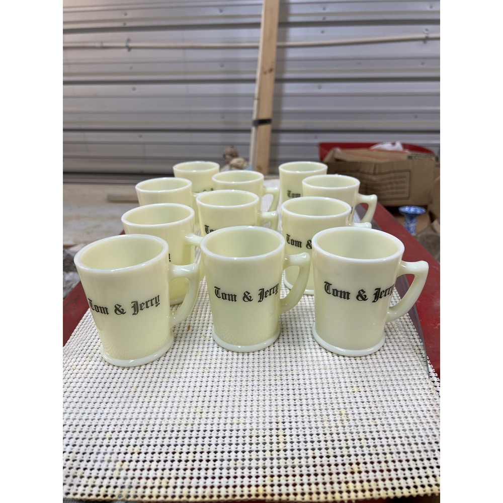 Vintage MCKEE Tom & Jerry URANIUM Custard Ivory Glass Mug Cup UV 3 1/2"